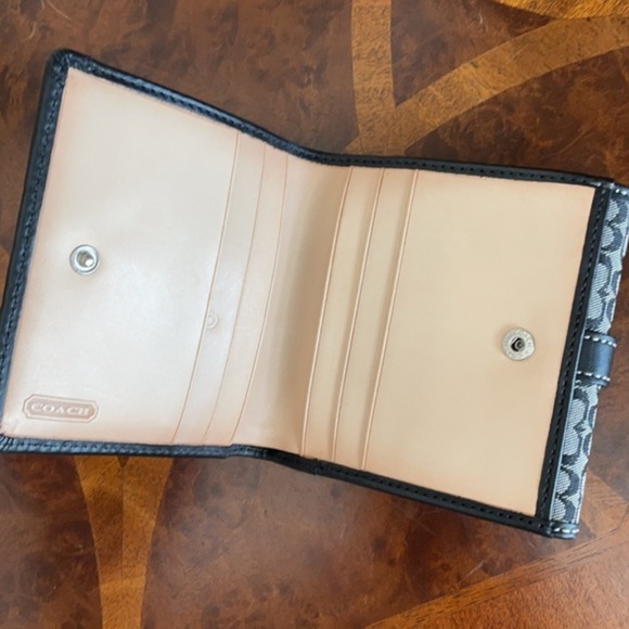 NWOT Coach signature wallet - Picture 3 of 6